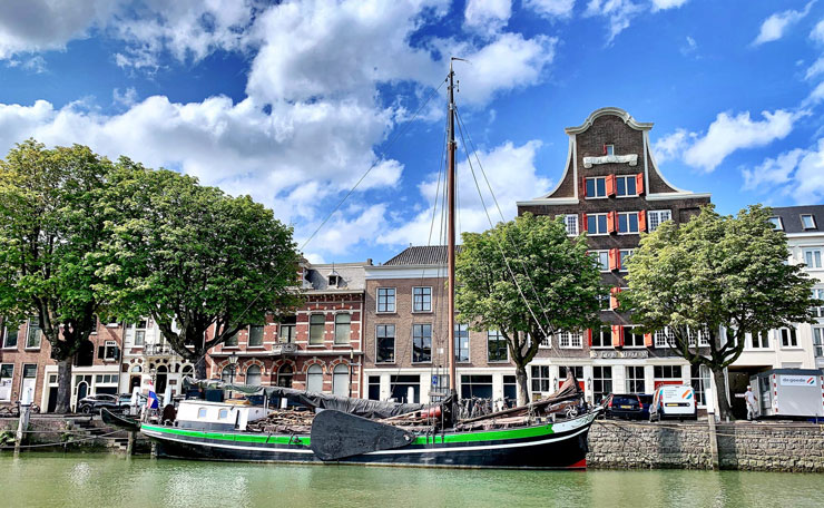 boot in water in Gemeente Dordrecht